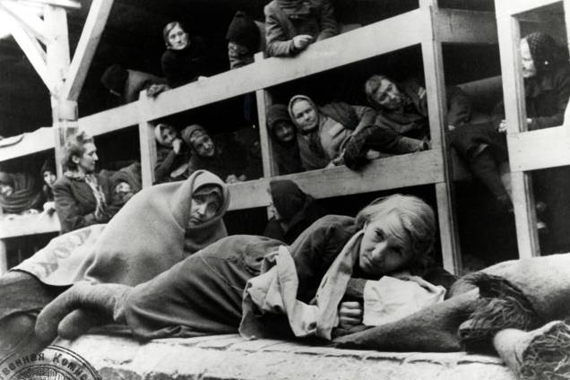 Mulheres no campo de concentração de Auschwitz, na Polônia - 1945 Mulheres no campo de concentração de Auschwitz, na Polônia - 1945