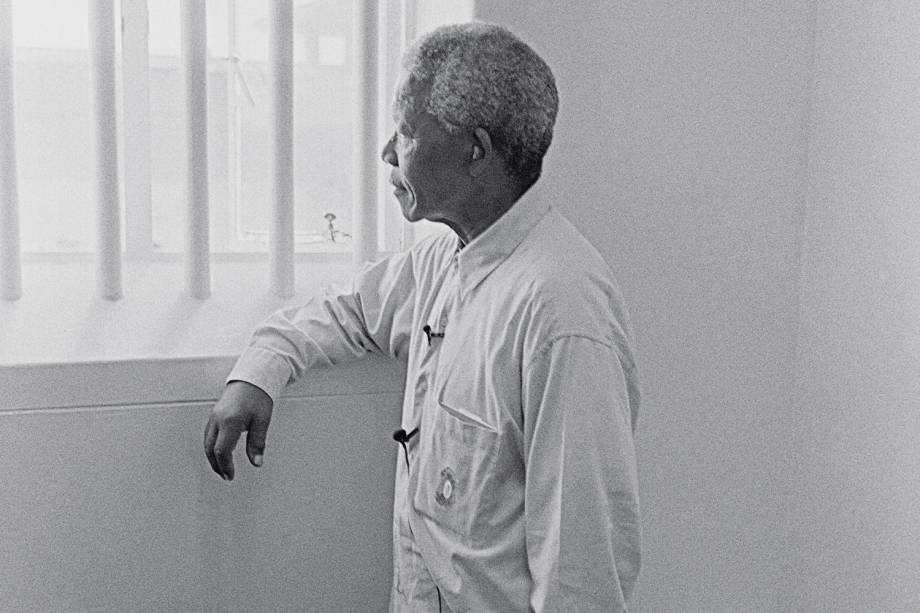 LUCIDEZ E RESISTÊNCIA - Mandela em sua cela: escritos revelam convicções e grandeza moral do líder negro LUCIDEZ E RESISTÊNCIA - Mandela em sua cela: escritos revelam convicções e grandeza moral do líder negro