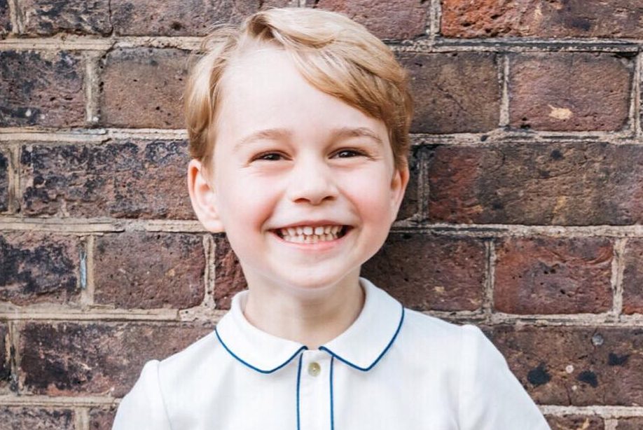 Príncipe George aparece em lista de personalidades mais bem vestidas