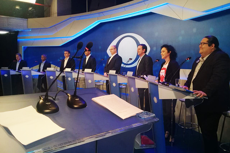 RJ: Bolsonaro e Cabral no centro de debate entre candidatos a governador