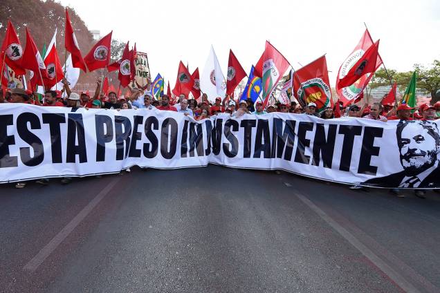 Manifestantes protestam em Brasília (DF), a favor do Partido dos Trabalhadores registrar a candidatura do ex-presidente Lula para concorrer ao cargo de presidente da República - 15/08/2018 Manifestantes protestam em Brasília (DF), a favor do Partido dos Trabalhadores registrar a candidatura do ex-presidente Lula para concorrer ao cargo de presidente da República - 15/08/2018