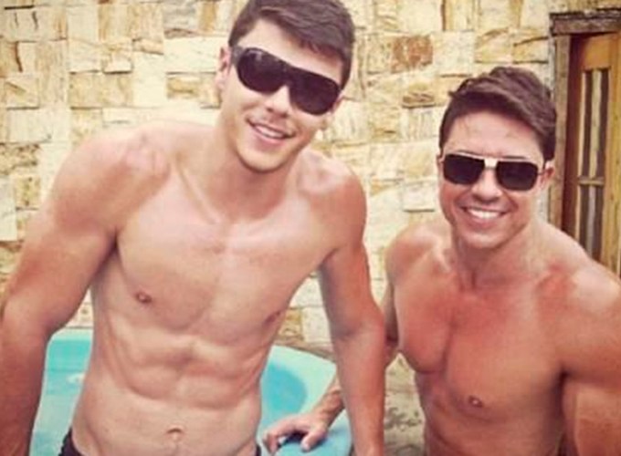 Cantor Marcelo Augusto revela namorado no Instagram