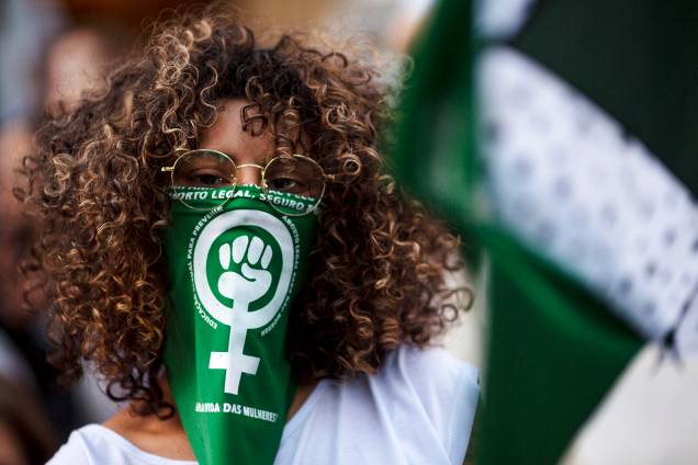 Manifestante a favor da legalização do aborto protesta em frente à ALERJ (Assembleia Legislativa do Rio de Janeiro) - 08/08/2018 Manifestante a favor da legalização do aborto protesta em frente à ALERJ (Assembleia Legislativa do Rio de Janeiro) - 08/08/2018
