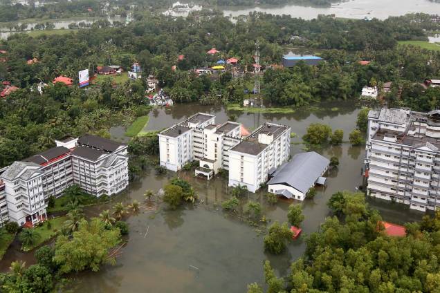 Chuvas de monção provocam inundação em uma área residencial em Kerala, no sul da Índia - 19/08/2018 Chuvas de monção provocam inundação em uma área residencial em Kerala, no sul da Índia - 19/08/2018