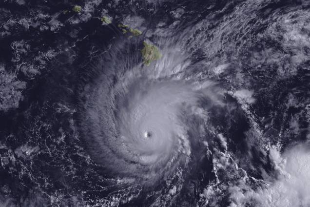 Imagem de satélite mostra a aproximação do furacão Lane sobre o Havaí, nos Estados Unidos - 22/08/2018 Imagem de satélite mostra a aproximação do furacão Lane sobre o Havaí, nos Estados Unidos - 22/08/2018