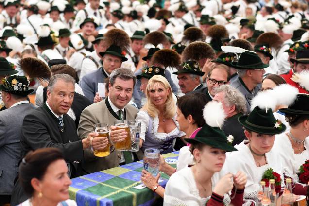 Markus Söder, governador da Baviera, participa de edição de Gebirgstrachten-Erhaltungsverein Murnau (tradicional festa alpina), em Murnau, na Alemanha - 08/07/2018 Markus Söder, governador da Baviera, participa de edição de Gebirgstrachten-Erhaltungsverein Murnau (tradicional festa alpina), em Murnau, na Alemanha - 08/07/2018