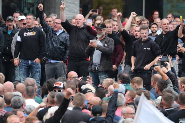Alemães protestam contra estrangeiros em Chemnitz, Alemanha Alemães protestam contra estrangeiros em Chemnitz, Alemanha