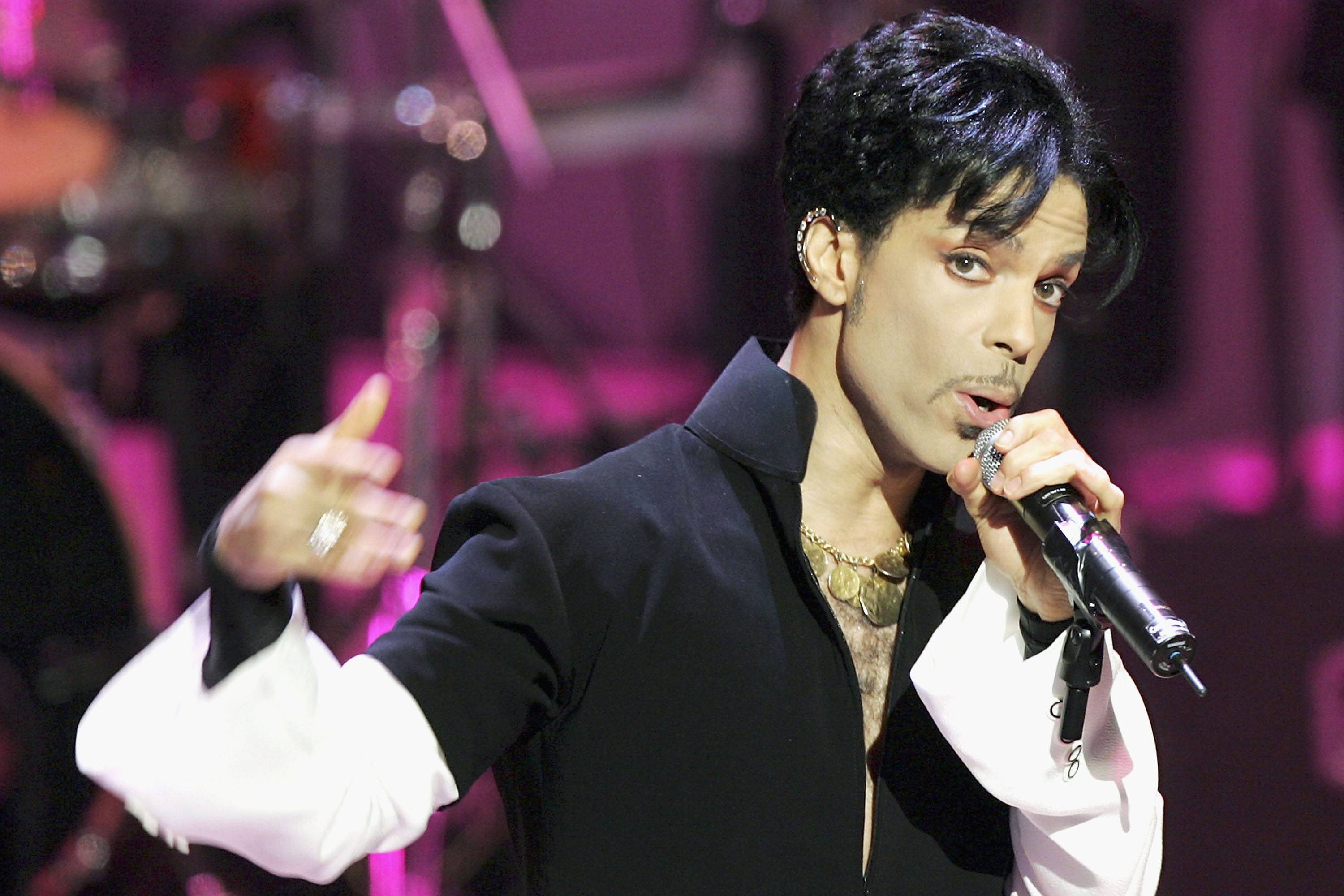 Livro de memórias inacabado de Prince será publicado em outubro