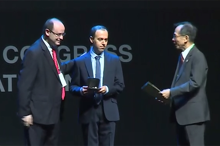 Medalha de matemático iraniano é furtada no Rio minutos após premiação