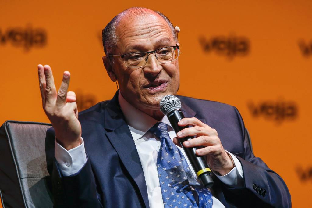 Alckmin&nbsp;intensificou o tom na prega&ccedil;&atilde;o pelo voto &uacute;til para evitar um segundo turno entre os candidatos Jair Bolsonaro (PSL) e Fernando Haddad (PT), que lideram as pesquisas de inten&ccedil;&atilde;o de voto ao Pal&aacute;cio do Planalto