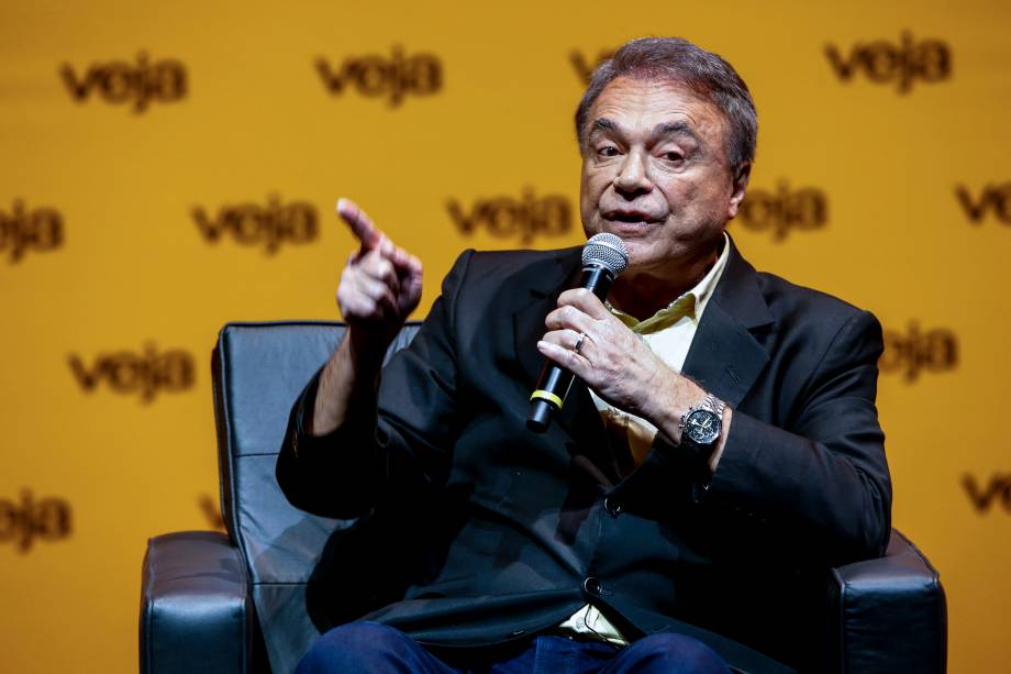 <span>O presidenciável também recusou assumir qualquer apoio em caso de segundo turno ou abrir mão de sua candidatura para evitar que Bolsonaro e Haddad avancem:</span><span> "Eu seria um covardaço"</span> <span>O presidenciável também recusou assumir qualquer apoio em caso de segundo turno ou abrir mão de sua candidatura para evitar que Bolsonaro e Haddad avancem:</span><span> "Eu seria um covardaço"</span>