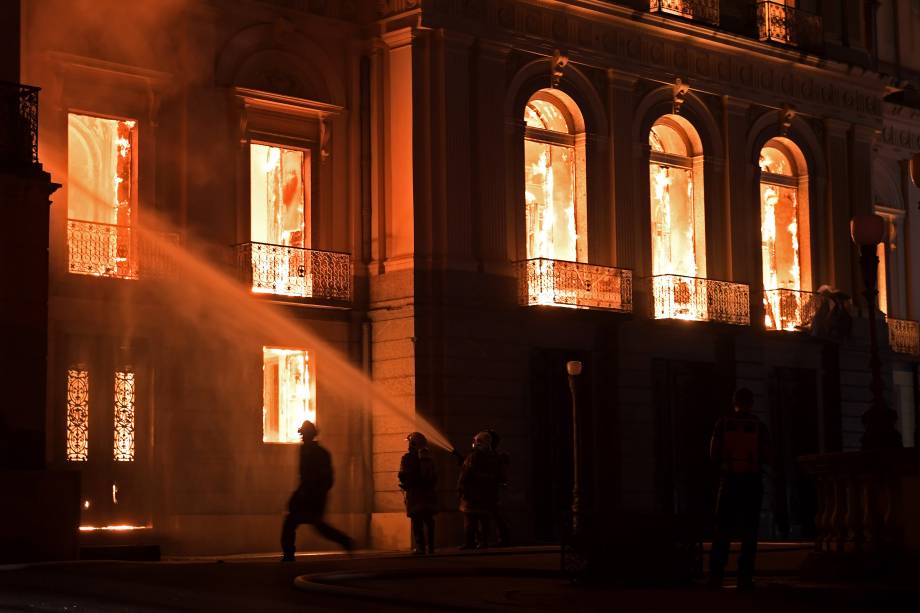 O maior tesouro do Museu Nacional, que foi atingido por um incêndio é o fóssil Luzia, esqueleto mais antigo já encontrado nas Américas, com cerca de 12 mil anos de idadeThe cause of the fire was not yet known, according to local media. / AFP PHOTO / Carl DE SOUZA