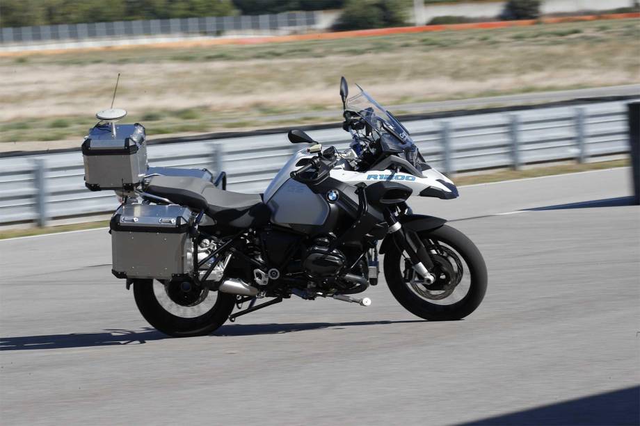 BMW R 1200 GS equipada com tecnologias de condução autônoma