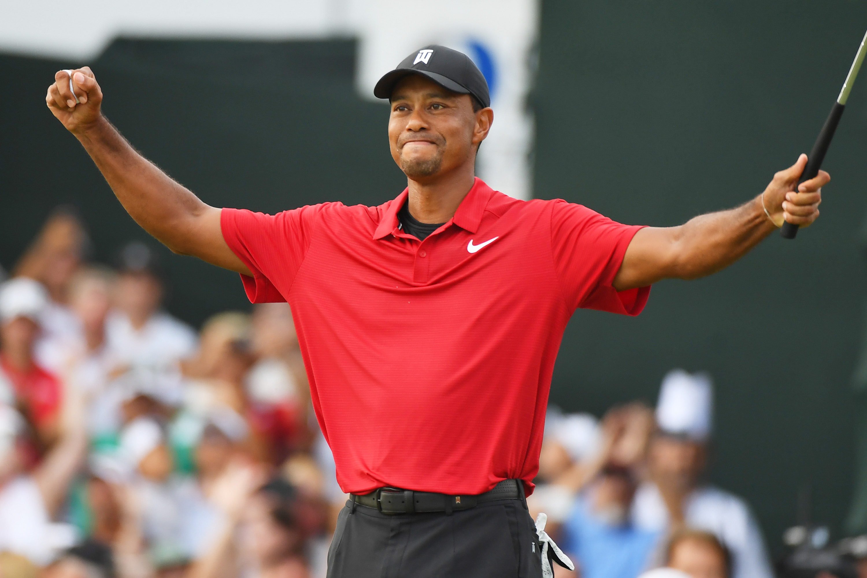 Ex-namorada de Tiger Woods quer anular acordo de confidencialidade