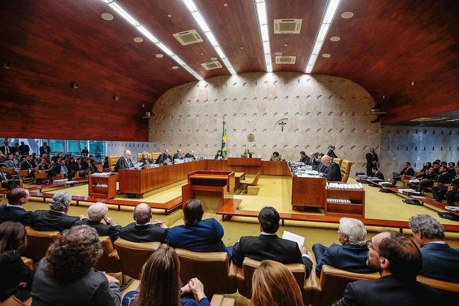 A democracia no chão