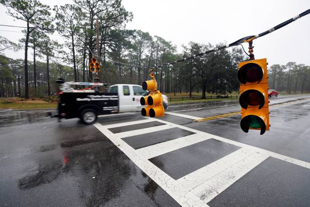Semáforos são danificados após a passagem do furacão Florence em Wilmington, no estado americano da Carolina do Norte - 14/09/2018 Semáforos são danificados após a passagem do furacão Florence em Wilmington, no estado americano da Carolina do Norte - 14/09/2018