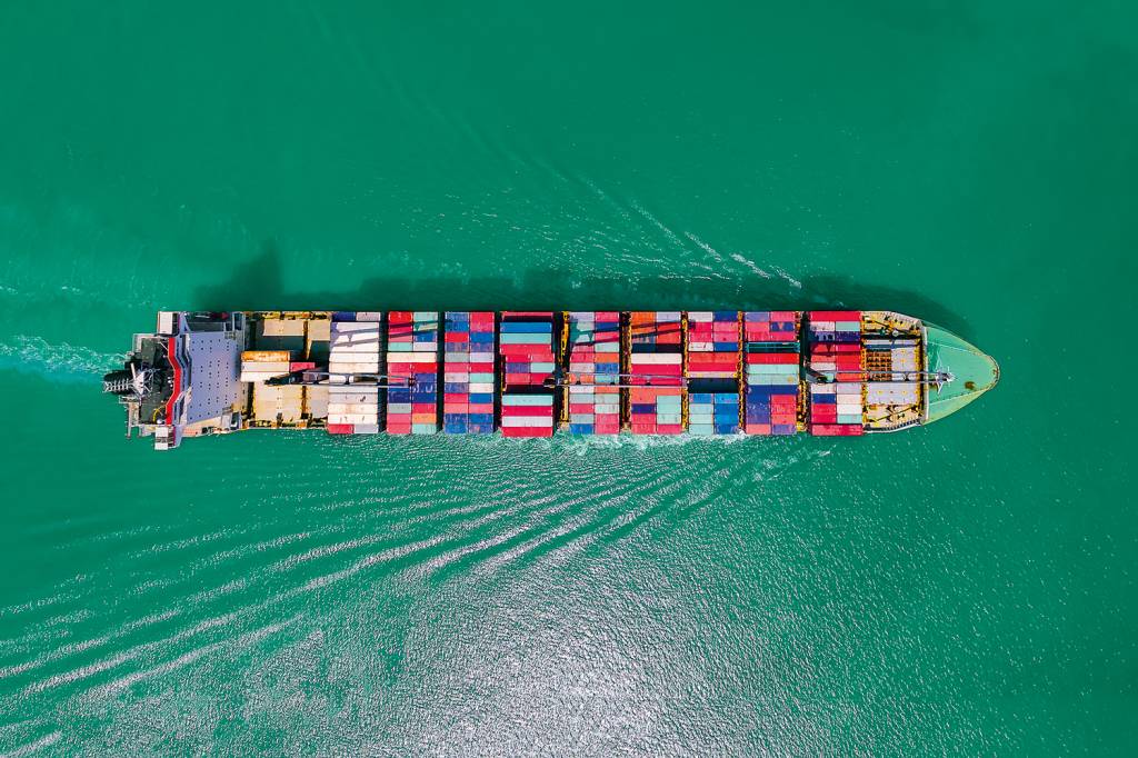 Trump, seca e greve causam congestionamentos nos portos da Europa