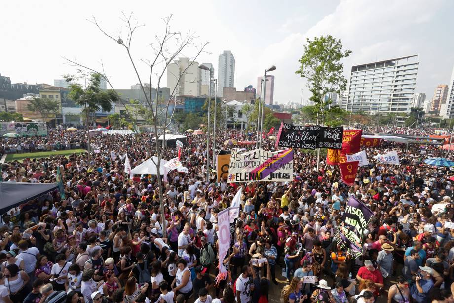 Protesto contra o presidenciável Jair Bolsonaro (PSL) no largo da Batata, em São Paulo - 29/09/2018