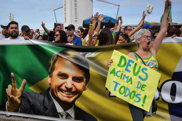 Apoiadores de Jair Bolsonaro realizam ato na praia de Copacabana no Rio de Janeiro - 29/09/2018 Apoiadores de Jair Bolsonaro realizam ato na praia de Copacabana no Rio de Janeiro - 29/09/2018