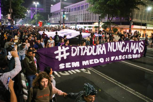 Manifestação contra o fascismo na avenida Paulista (SP)