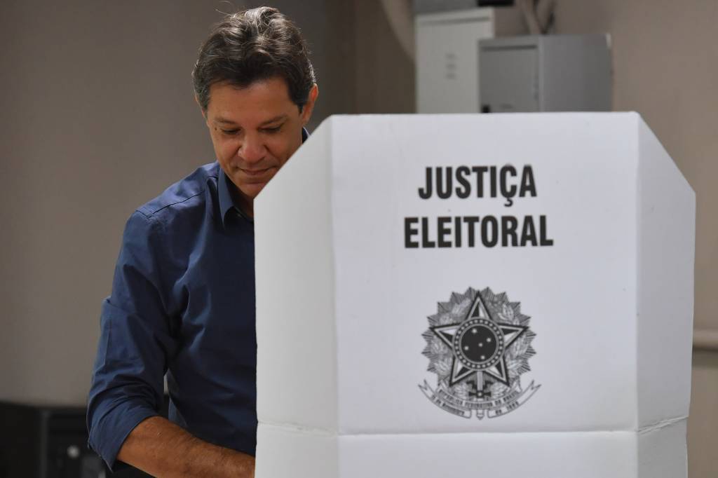 Fernando Haddad vota em São Paulo Fernando Haddad vota em São Paulo
