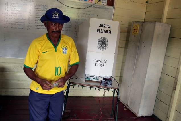 Brasileiros votam no segundo turno em Catalão, uma comunidade de casas flutuantes, no Amazonas - 28/10/2018 Brasileiros votam no segundo turno em Catalão, uma comunidade de casas flutuantes, no Amazonas - 28/10/2018