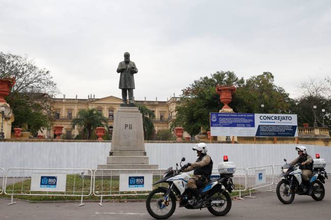 Incêndio no Museu Nacional completa 1 mês Incêndio no Museu Nacional completa 1 mês
