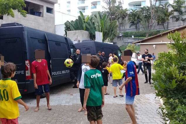 Movimentação nos arredores da residência de Jair Bolsonaro Movimentação nos arredores da residência de Jair Bolsonaro