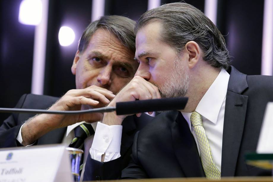 O presidente eleito Jair Bolsonaro participa ao lado do presidente do STF Dias Toffoli da sessão solene do Congresso Nacional destinada a comemorar os 30 anos da Constituição Cidadã - 06/11/2018 O presidente eleito Jair Bolsonaro participa ao lado do presidente do STF Dias Toffoli da sessão solene do Congresso Nacional destinada a comemorar os 30 anos da Constituição Cidadã - 06/11/2018