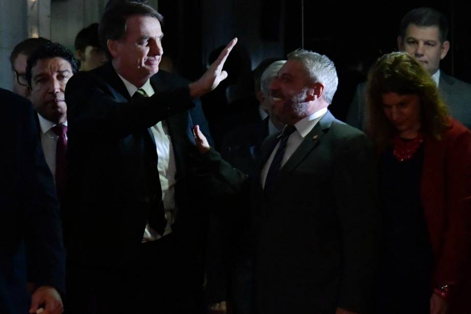O presidente eleito Jair Bolsonaro chega para participar da sessão solene do Congresso Nacional destinada a comemorar os 30 anos da Constituição Cidadã - 06/11/2018 O presidente eleito Jair Bolsonaro chega para participar da sessão solene do Congresso Nacional destinada a comemorar os 30 anos da Constituição Cidadã - 06/11/2018