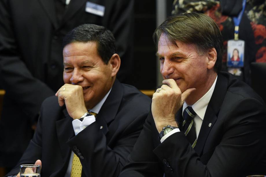 O presidente eleito Jair Bolsonaro e o seu vice general Hamilton Mourão, participam da cerimônia do 30º aniversário da Constituição Federal no Congresso em Brasília - 06/11/2018 O presidente eleito Jair Bolsonaro e o seu vice general Hamilton Mourão, participam da cerimônia do 30º aniversário da Constituição Federal no Congresso em Brasília - 06/11/2018