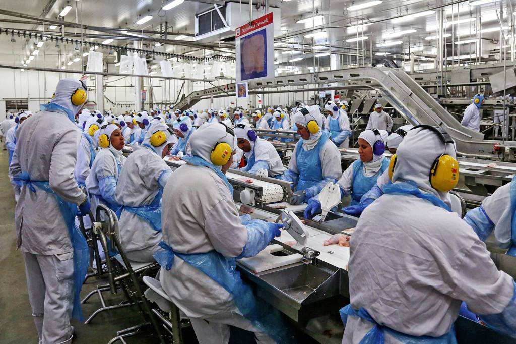 JBS assina acordo com empresa chinesa para distribuição de carnes