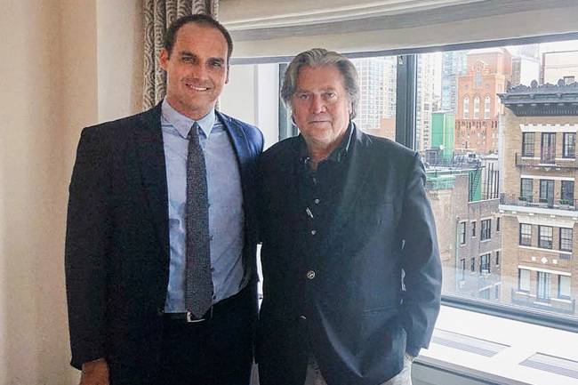 Eduardo Bolsonaro e Steve Bannon.