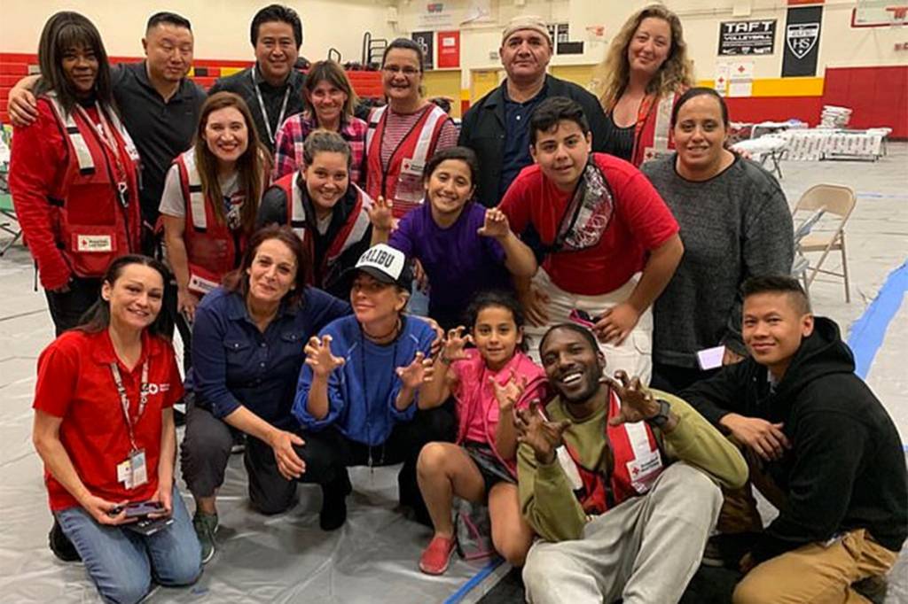 Lady Gaga com os desabrigados na Califórnia Lady Gaga com os desabrigados na Califórnia