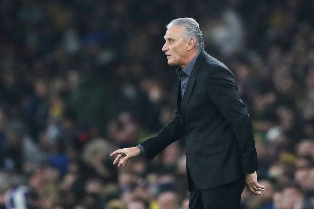 Tite, técnico da Seleção Brasileira, orienta jogadores durante amistoso contra o Uruguai, em Londres - 16/11/2018 Tite, técnico da Seleção Brasileira, orienta jogadores durante amistoso contra o Uruguai, em Londres - 16/11/2018