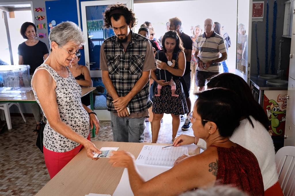 Nova Caledônia vota em referendo por manter-se como território francês