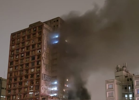 Incêndio na ocupação Prestes Maia no centro de SP. Incêndio na ocupação Prestes Maia no centro de SP
