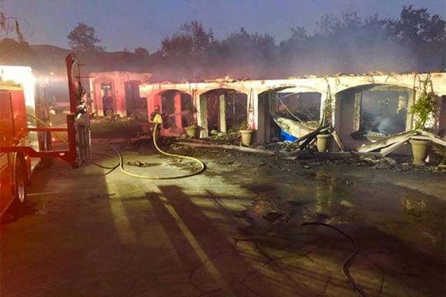 O diretor de cinema Scott Derrickson publica em seu Instagram fotos da destruição de sua casa após ser atingida pelo incêndio em Malibu, na Califórnia O diretor de cinema Scott Derrickson publica em seu Instagram fotos da destruição de sua casa após ser atingida pelo incêndio em Malibu, na Califórnia