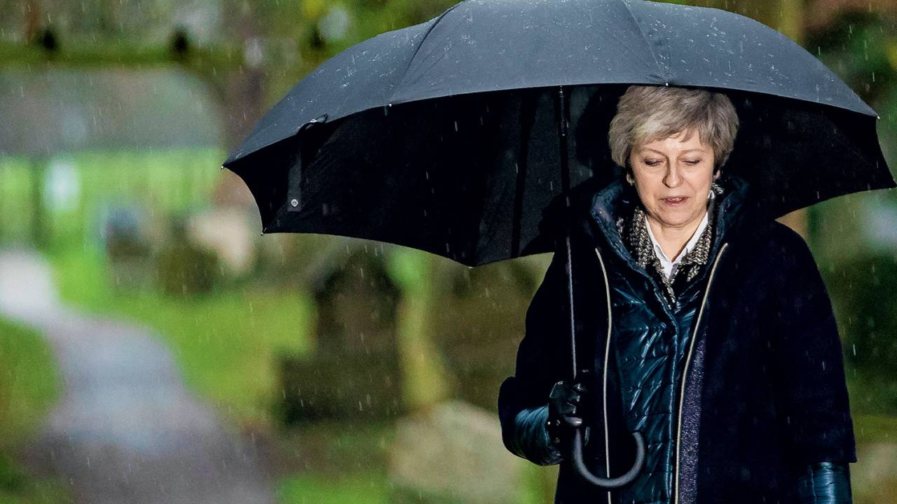 ATÉ O FIM - May: promessa de sair quando o Brexit acontecer