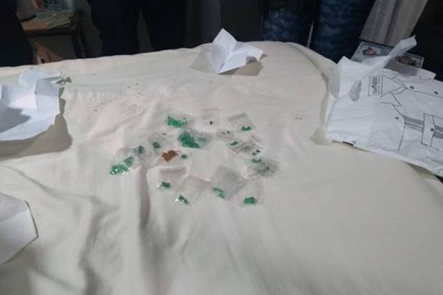 Dinheiro e pedras preciosas são encontrados em imóvel de João de Deus Dinheiro e pedras preciosas são encontrados em imóvel de João de Deus