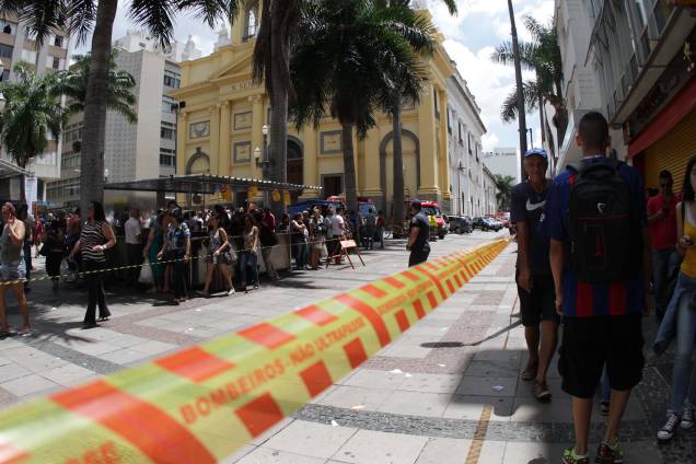 Área ao redor da Catedral Metropolitana de Campinas fica isolada após um atirador abrir fogo contra os fiéis durante a missa - 11/12/2018 Área ao redor da Catedral Metropolitana de Campinas fica isolada após um atirador abrir fogo contra os fiéis durante a missa - 11/12/2018