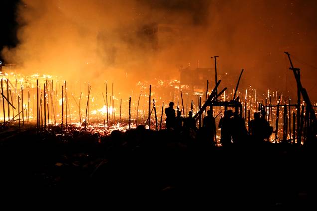 Incêndio de grandes proporções atinge cerca de 600 casas no bairro de Educandos, zona sul de Manaus - 17/12/2018 Incêndio de grandes proporções atinge cerca de 600 casas no bairro de Educandos, zona sul de Manaus - 17/12/2018