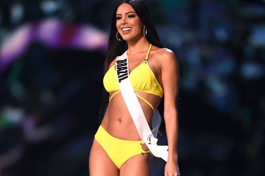 A miss Brasil Mayra Dias desfila de biquini durante a competição do Miss Universo em Bangcoc, na Tailândia - 17/12/2018