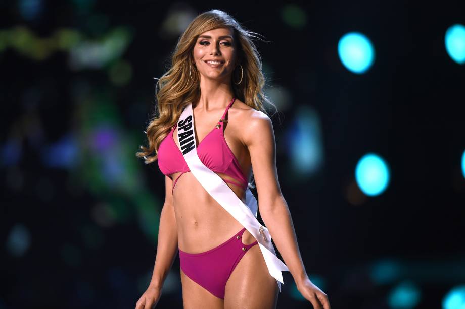 A miss Espanha Angela Ponce desfila de biquini durante a competição do Miss Universo em Bangcoc, na Tailândia - 17/12/2018