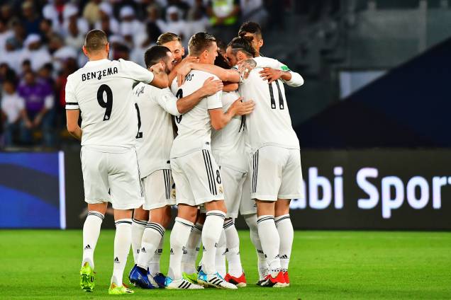 Jogadores do Real Madrid comemoram após Luka Modric abrir o placar para a equipe espanhola, durante partida contra o Al Ain, válida pela final do Mundial de Clubes da FIFA - 22/12/2018 Jogadores do Real Madrid comemoram após Luka Modric abrir o placar para a equipe espanhola, durante partida contra o Al Ain, válida pela final do Mundial de Clubes da FIFA - 22/12/2018