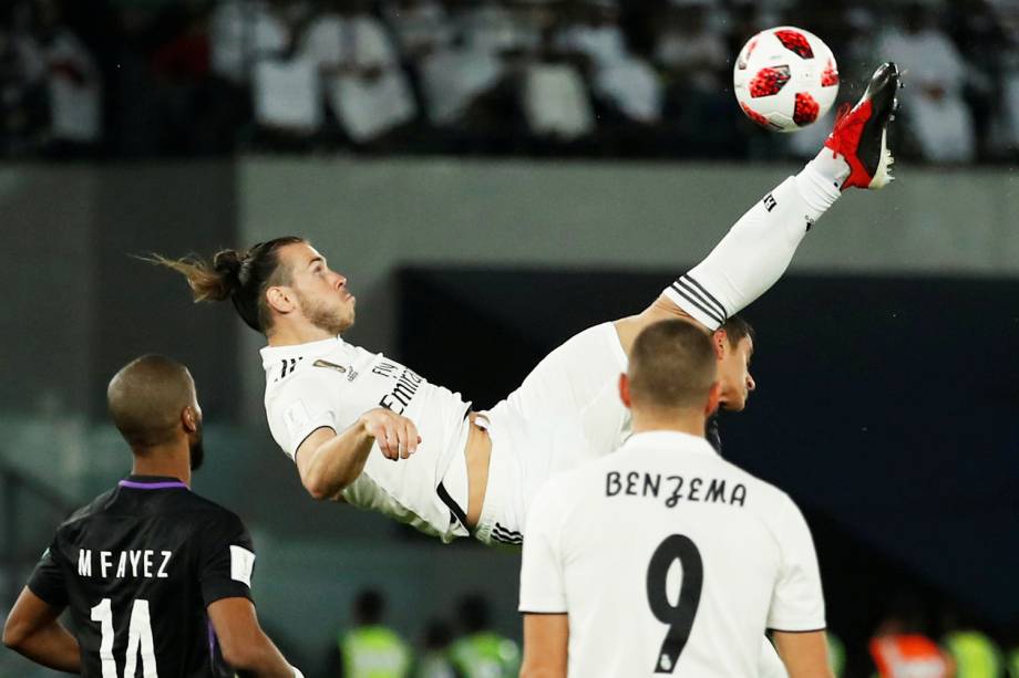 Gareth Bale, do Real Madrid, realiza chute de bicicleta durante partida contra o Al Ain, na final do Mundial de Clubes da FIFA - 22/12/2018