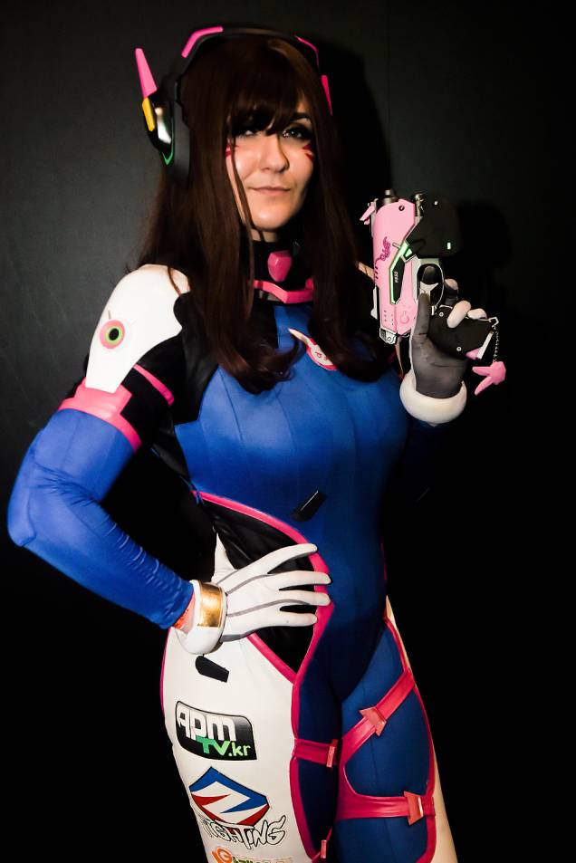 Cosplay da personagem "D.Va", do jogo 'Overwatch' , durante o terceiro dia da Comic Con Experience 2018, realizada na São Paulo Expo - 08/12/2018 Cosplay da personagem "D.Va", do jogo 'Overwatch' , durante o terceiro dia da Comic Con Experience 2018, realizada na São Paulo Expo - 08/12/2018