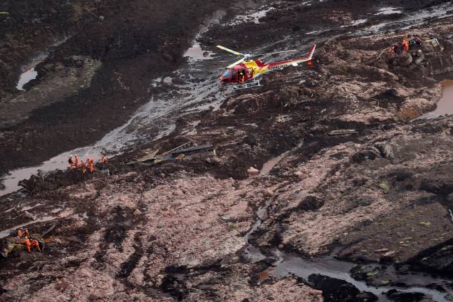 Equipes de Resgate do Corpo de Bombeiros realizam buscas em área atingida por rejeitos após rompimento da barragem da mina do Feijão em Brumadinho, na região metropolitana de Belo Horizonte, Minas Gerais - 25/01/2019 Equipes de Resgate do Corpo de Bombeiros realizam buscas em área atingida por rejeitos após rompimento da barragem da mina do Feijão em Brumadinho, na região metropolitana de Belo Horizonte, Minas Gerais - 25/01/2019