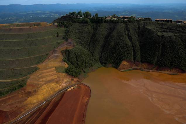 Vista aérea da barragem propriedade da mineradora brasileira Vale SA que se rompeu, em Brumadinho, Minas Gerais - 25/01/2019 Vista aérea da barragem propriedade da mineradora brasileira Vale SA que se rompeu, em Brumadinho, Minas Gerais - 25/01/2019