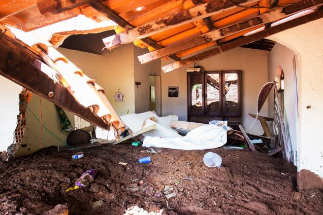 Casa é atingida por lama após rompimento de barragem da mineradora Vale, em Brumadinho (MG) - 28/01/2019 Casa é atingida por lama após rompimento de barragem da mineradora Vale, em Brumadinho (MG) - 28/01/2019